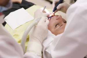 a women recieving a dental implant